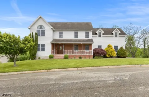 14 Lakeview Ter