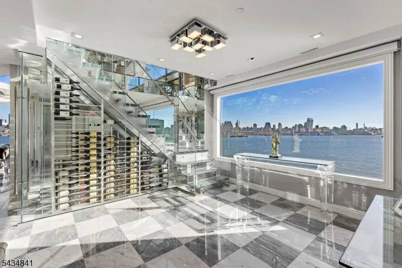 600 Harbor #1079 Unit 1079 Weehawken, NJ 07086