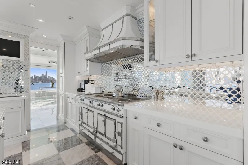 600 Harbor #1079 Unit 1079 Weehawken, NJ 07086