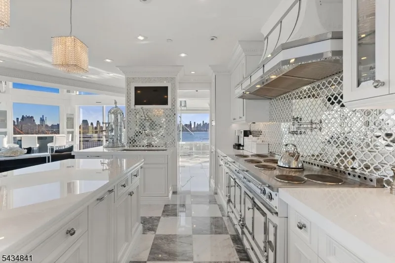 600 Harbor #1079 Unit 1079 Weehawken, NJ 07086