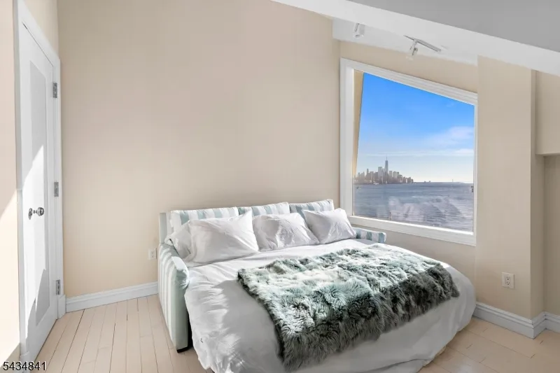 600 Harbor #1079 Unit 1079 Weehawken, NJ 07086