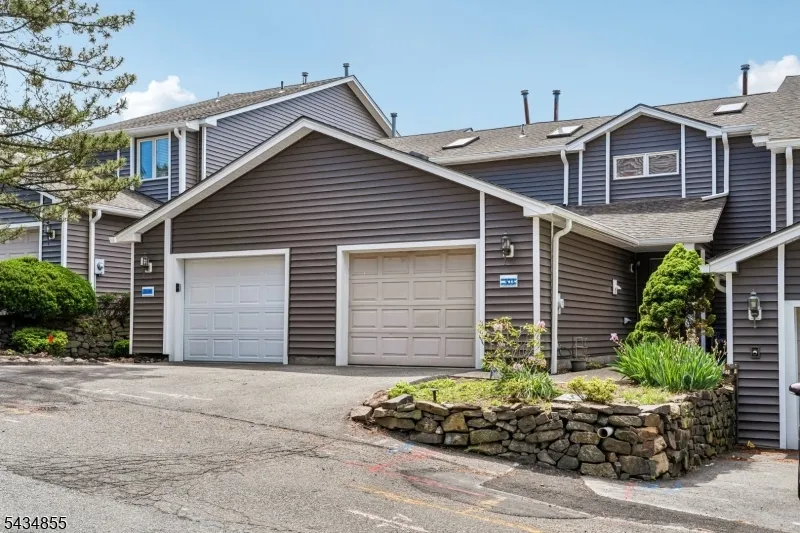 304 Heights Dr Haledon, NJ 07508