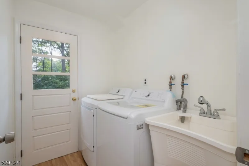 20 Whitewood Dr Parsippany-Troy Hills, NJ 07950
