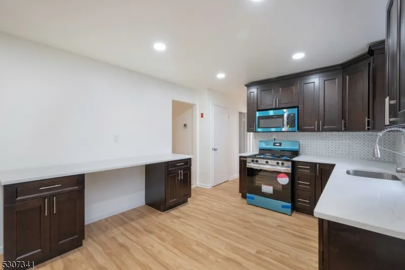 20 Whitewood Dr Parsippany-Troy Hills, NJ 07950