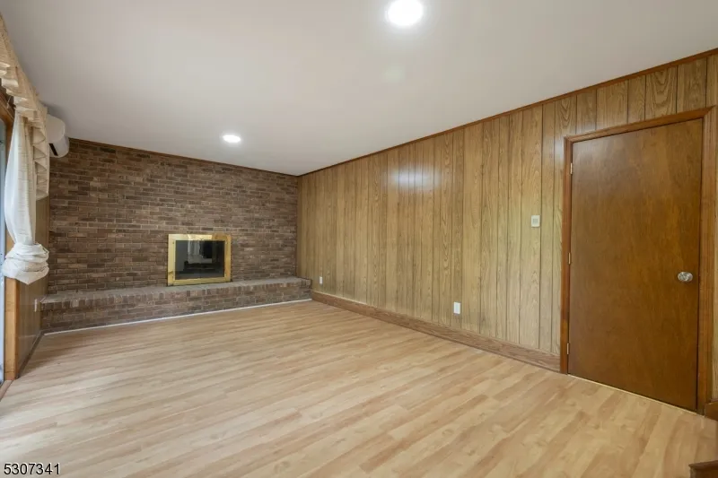 20 Whitewood Dr Parsippany-Troy Hills, NJ 07950