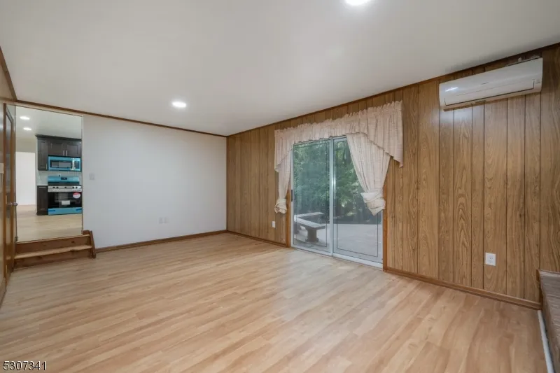 20 Whitewood Dr Parsippany-Troy Hills, NJ 07950