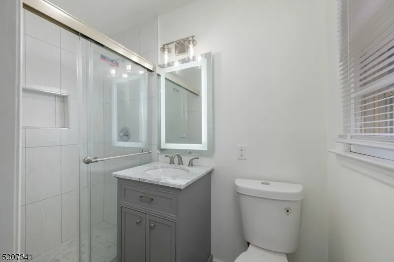 20 Whitewood Dr Parsippany-Troy Hills, NJ 07950