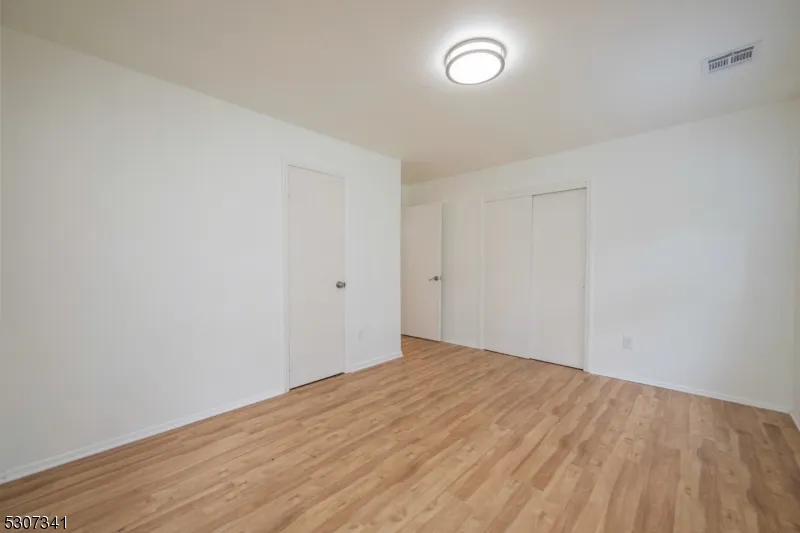 20 Whitewood Dr Parsippany-Troy Hills, NJ 07950