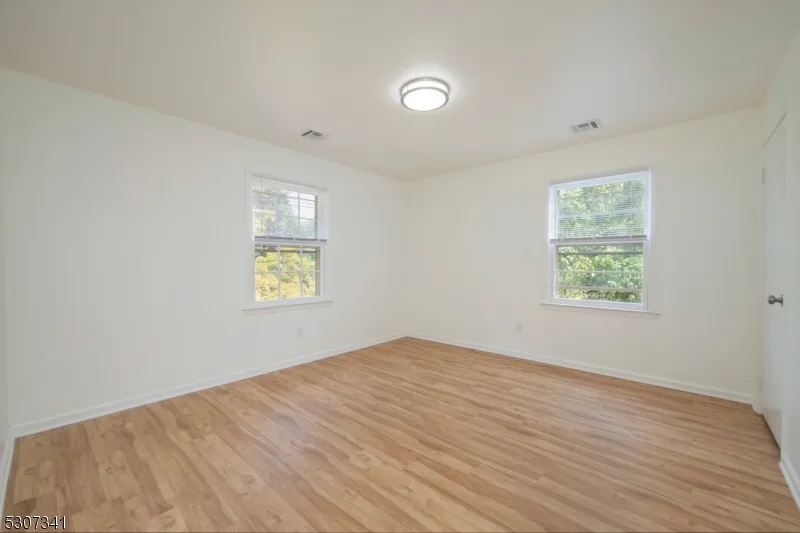 20 Whitewood Dr Parsippany-Troy Hills, NJ 07950