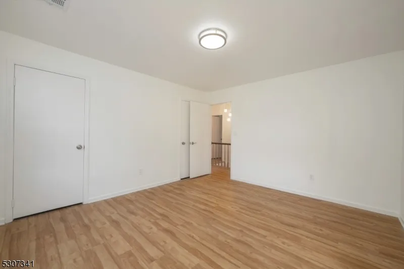 20 Whitewood Dr Parsippany-Troy Hills, NJ 07950