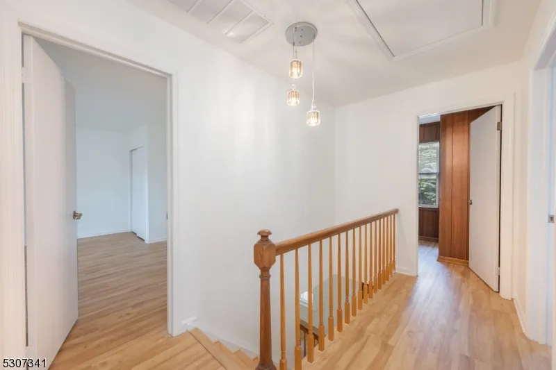 20 Whitewood Dr Parsippany-Troy Hills, NJ 07950