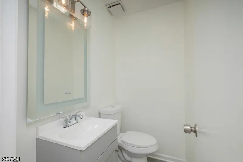 20 Whitewood Dr Parsippany-Troy Hills, NJ 07950