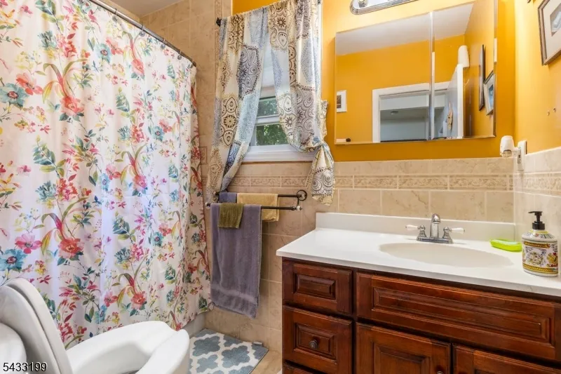 54 Bedford Ave Teaneck, NJ 07666