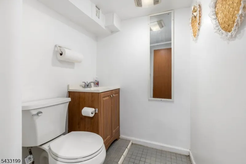 54 Bedford Ave Teaneck, NJ 07666