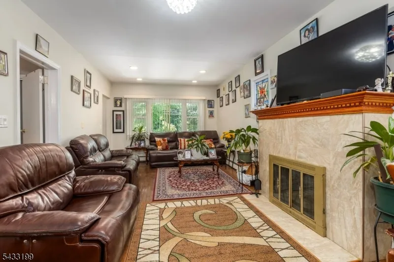 54 Bedford Ave Teaneck, NJ 07666