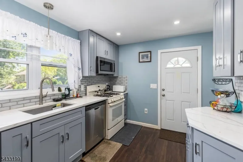 54 Bedford Ave Teaneck, NJ 07666