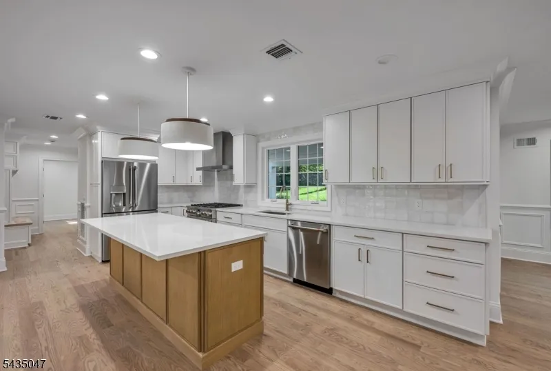 59 Tremont Ter Livingston, NJ 07039