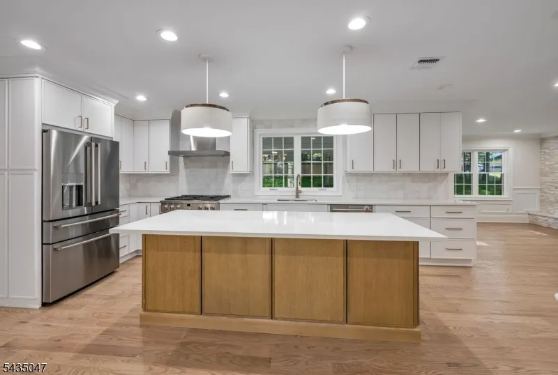 59 Tremont Ter Livingston, NJ 07039