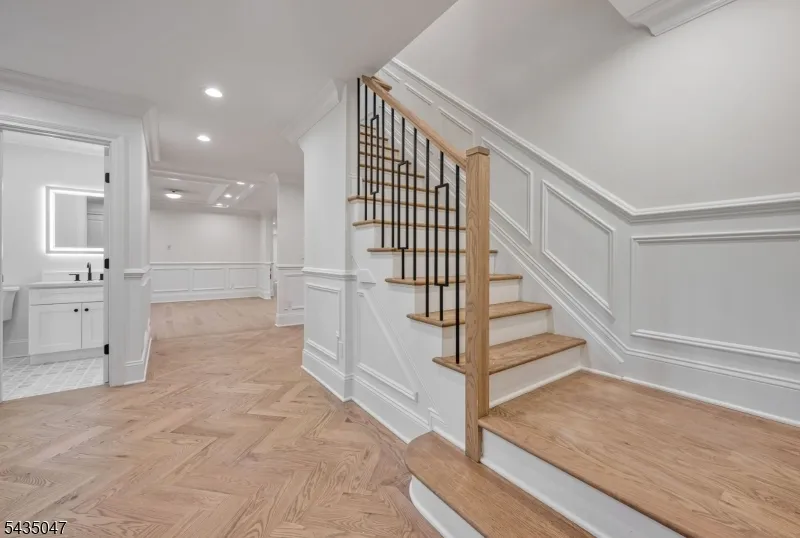 59 Tremont Ter Livingston, NJ 07039