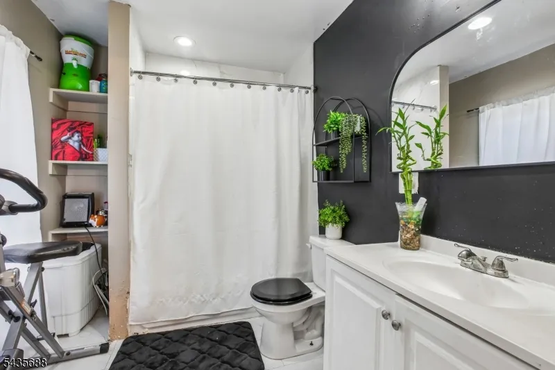 268 Halsted St East Orange City, NJ 07018