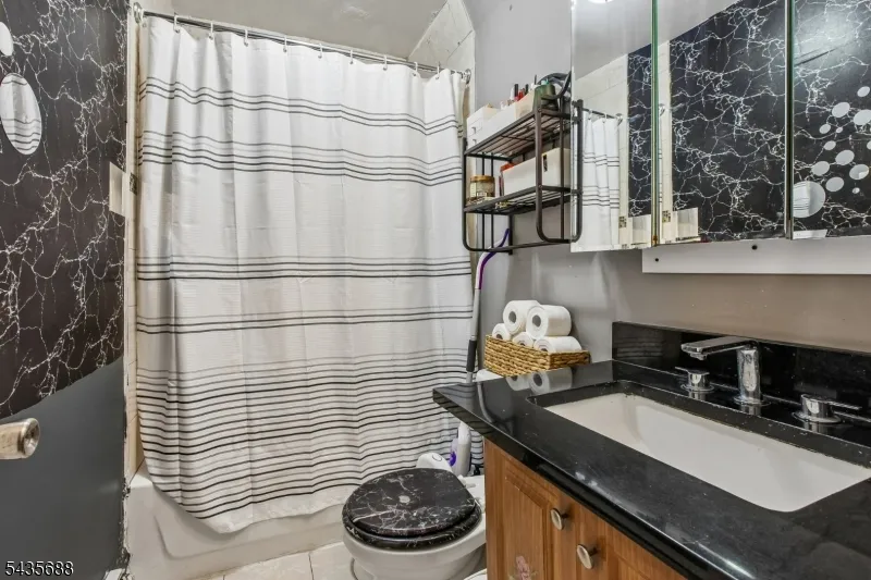 268 Halsted St East Orange City, NJ 07018