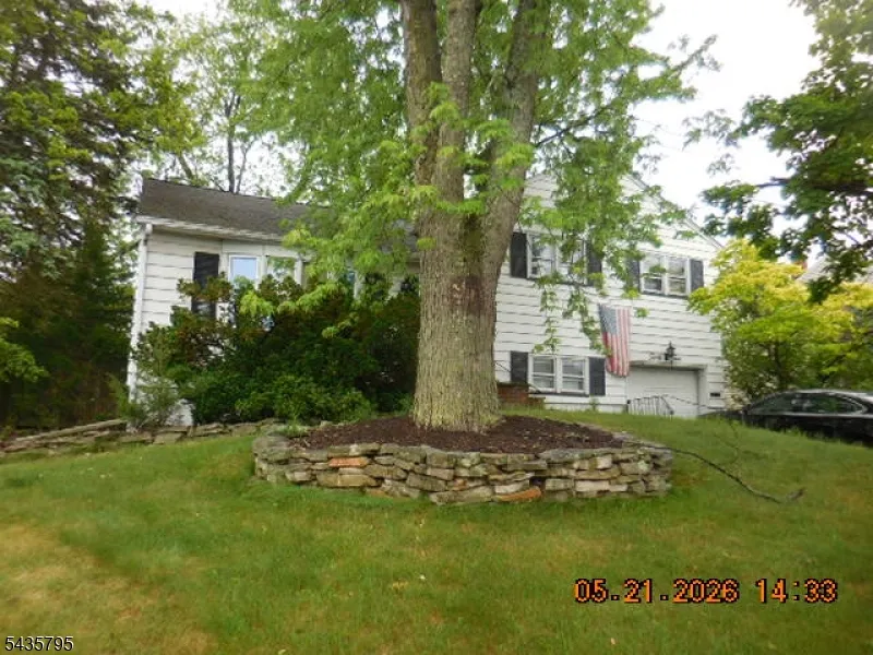 35 Garside Pl Clark, NJ 07066