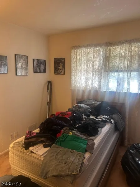 35 Garside Pl Clark, NJ 07066