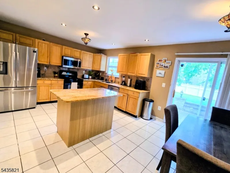 33 Kopak Way Spotswood, NJ 08884