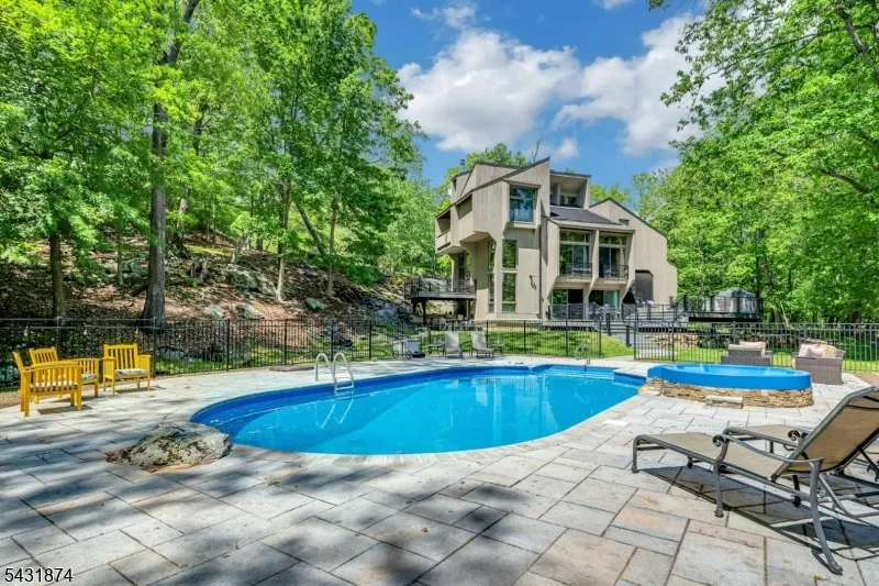 5 Audubon Trail Boonton, NJ 07005