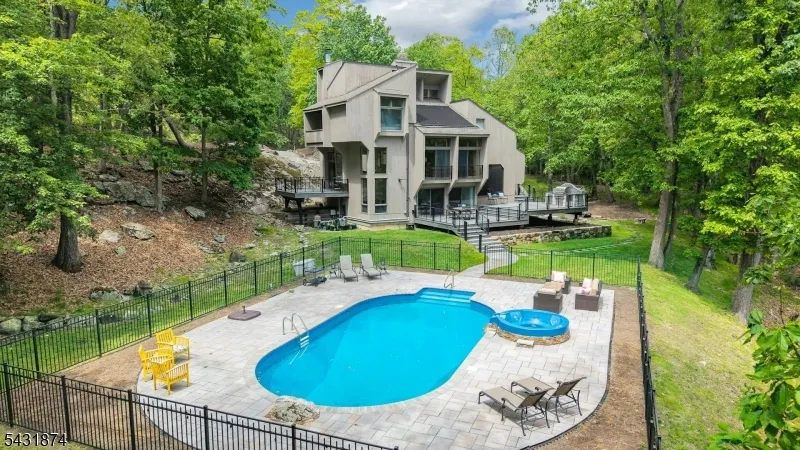 5 Audubon Trail Boonton, NJ 07005