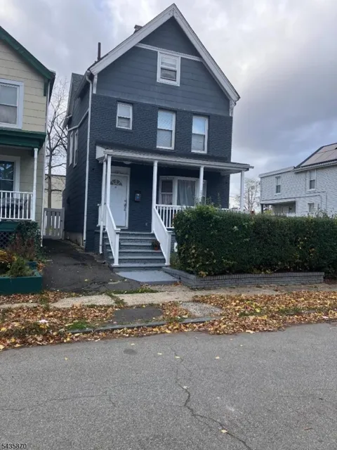 21 Lake St