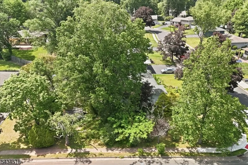 160 Hayes Ave Clark, NJ 07066