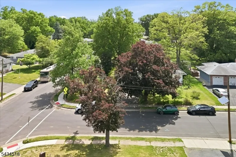 160 Hayes Ave Clark, NJ 07066
