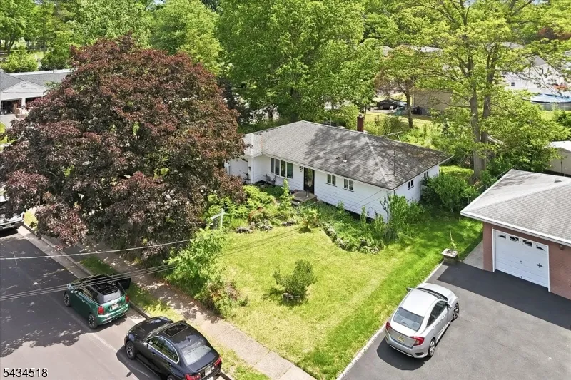 160 Hayes Ave Clark, NJ 07066