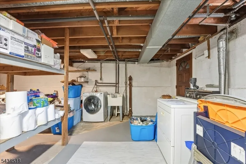160 Hayes Ave Clark, NJ 07066