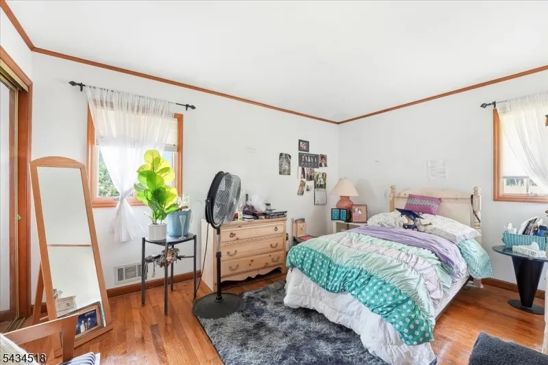 160 Hayes Ave Clark, NJ 07066