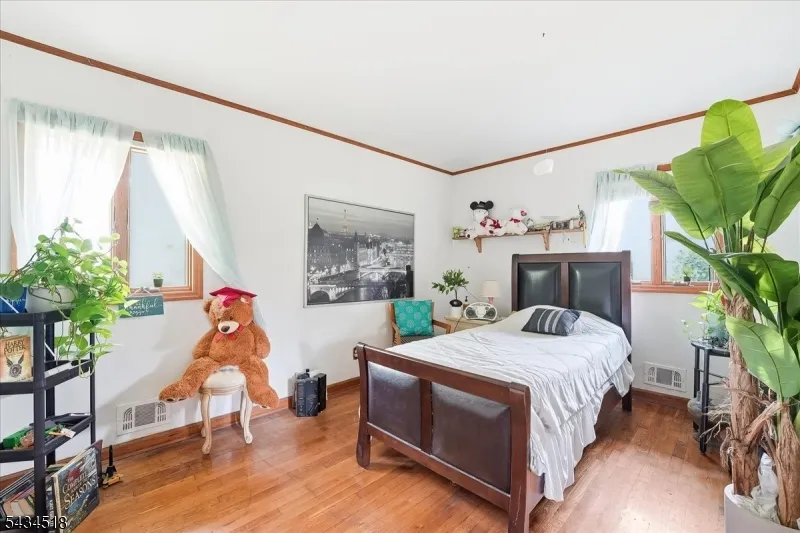 160 Hayes Ave Clark, NJ 07066