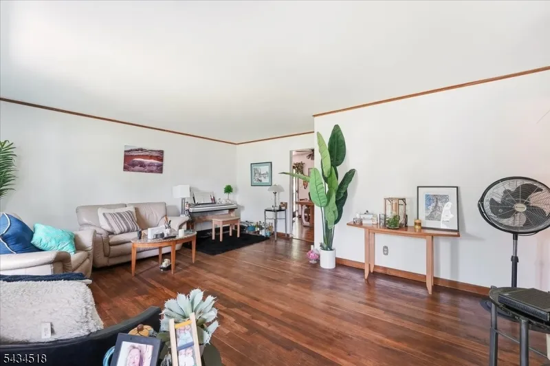 160 Hayes Ave Clark, NJ 07066