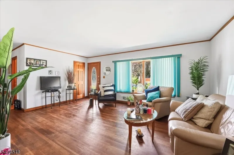 160 Hayes Ave Clark, NJ 07066