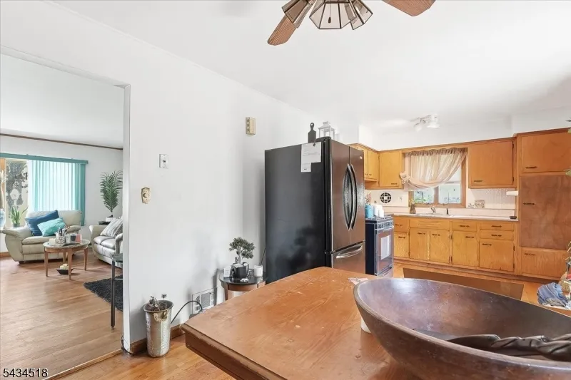 160 Hayes Ave Clark, NJ 07066