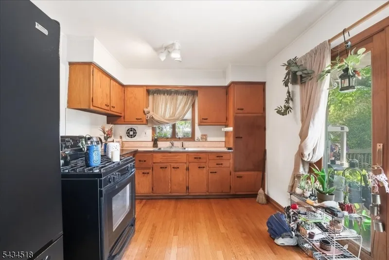 160 Hayes Ave Clark, NJ 07066