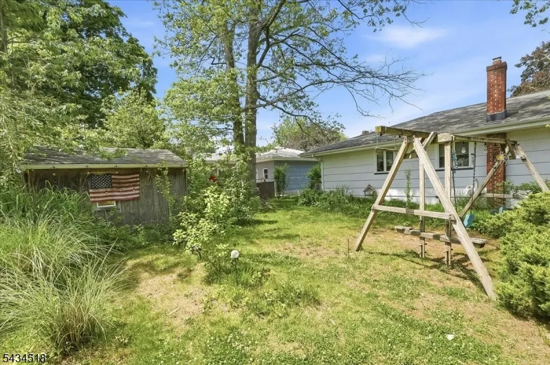 160 Hayes Ave Clark, NJ 07066