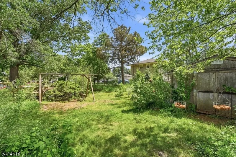 160 Hayes Ave Clark, NJ 07066
