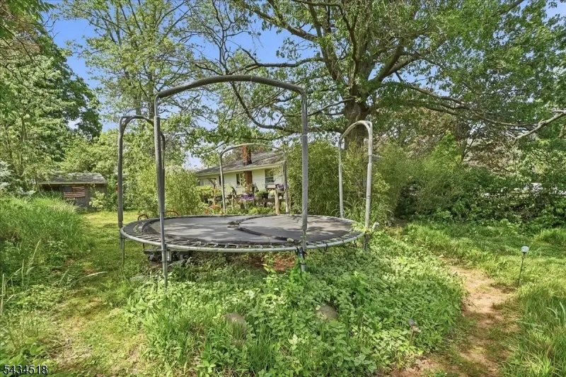 160 Hayes Ave Clark, NJ 07066