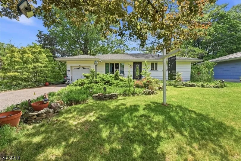 160 Hayes Ave Clark, NJ 07066