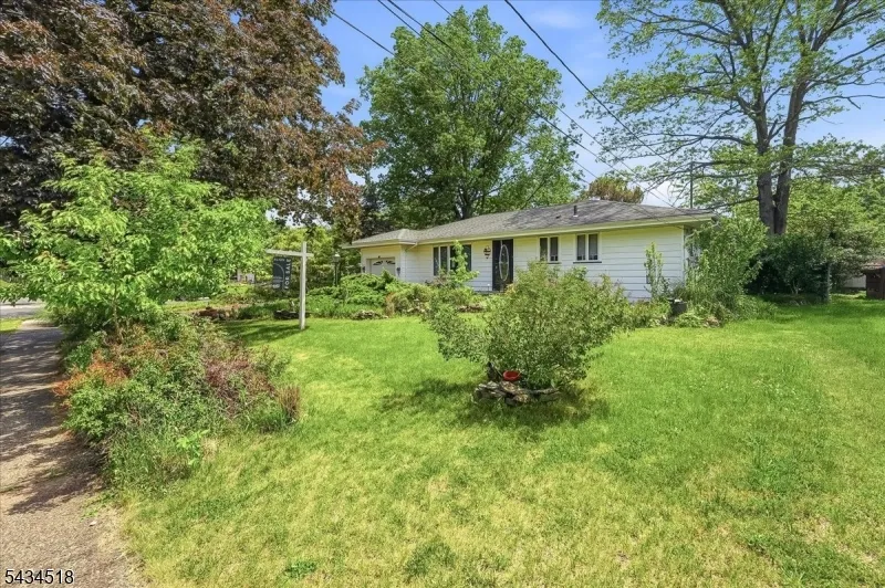 160 Hayes Ave Clark, NJ 07066