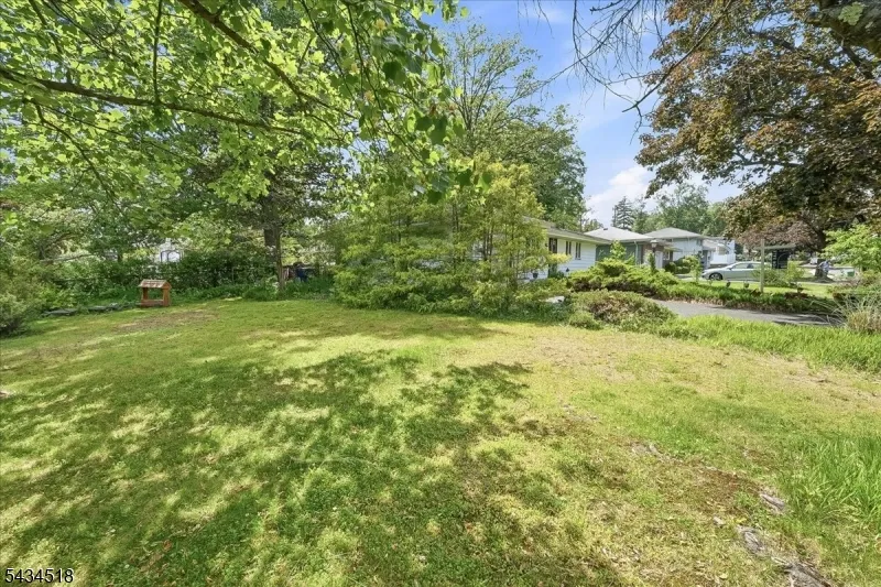 160 Hayes Ave Clark, NJ 07066
