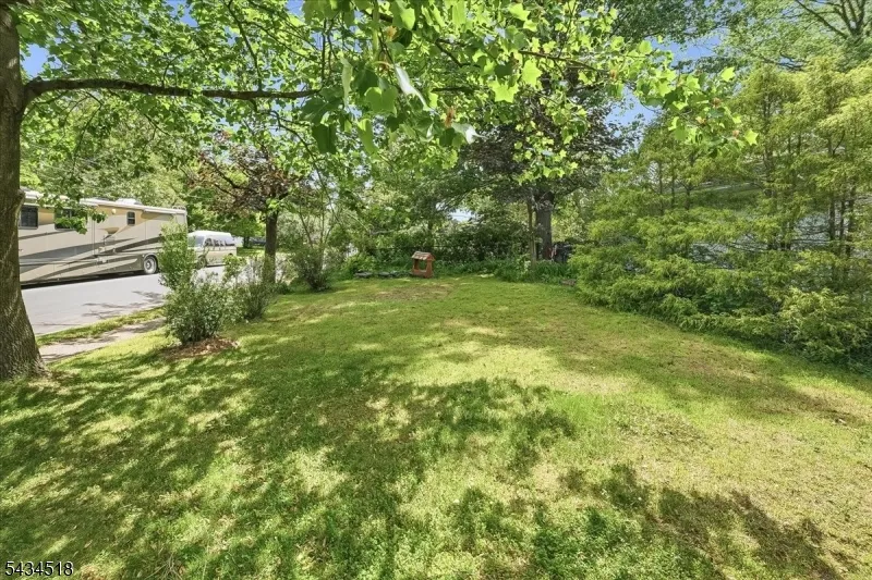 160 Hayes Ave Clark, NJ 07066
