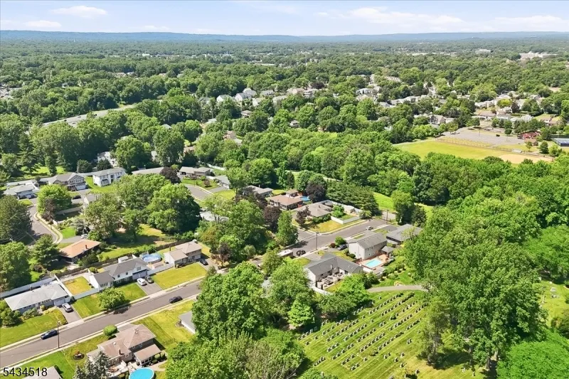 160 Hayes Ave Clark, NJ 07066