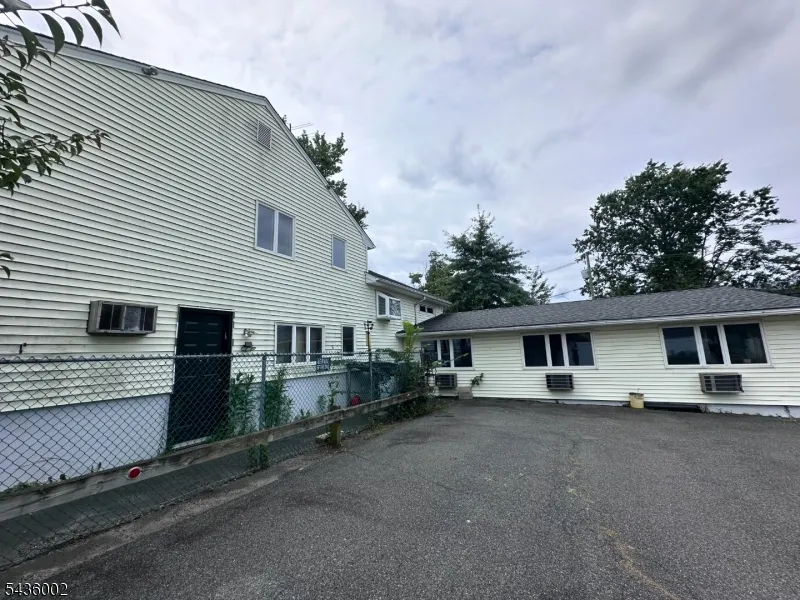6 Grand St Clark, NJ 07066